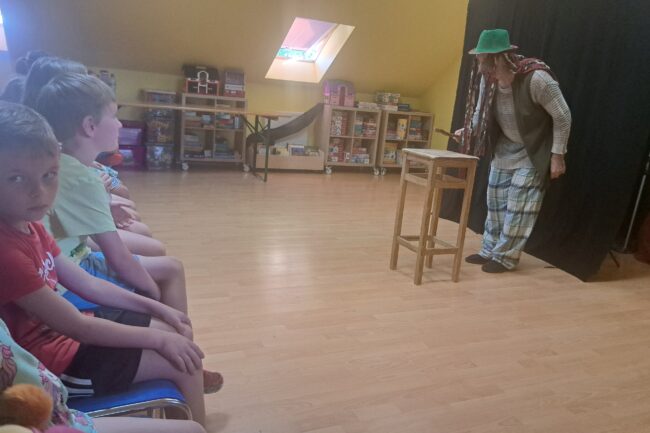 przedstawieniu teatru objazdowego p.t. Dobre uczynki