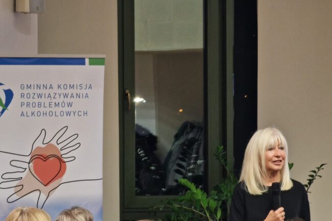 Konferencja poświęcona przemocy psychicznej, uzależnieniom i odpowiedzialności karnej z udziałem sędzi Anny Marii Wesołowskiej