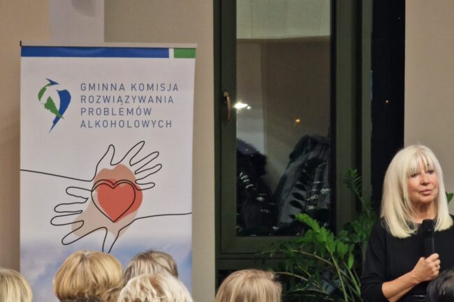Konferencja poświęcona przemocy psychicznej, uzależnieniom i odpowiedzialności karnej z udziałem sędzi Anny Marii Wesołowskiej