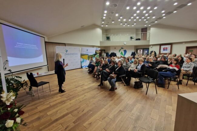 Konferencja poświęcona przemocy psychicznej, uzależnieniom i odpowiedzialności karnej z udziałem sędzi Anny Marii Wesołowskiej