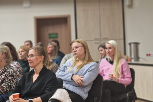 Konferencja poświęcona przemocy psychicznej, uzależnieniom i odpowiedzialności karnej z udziałem sędzi Anny Marii Wesołowskiej