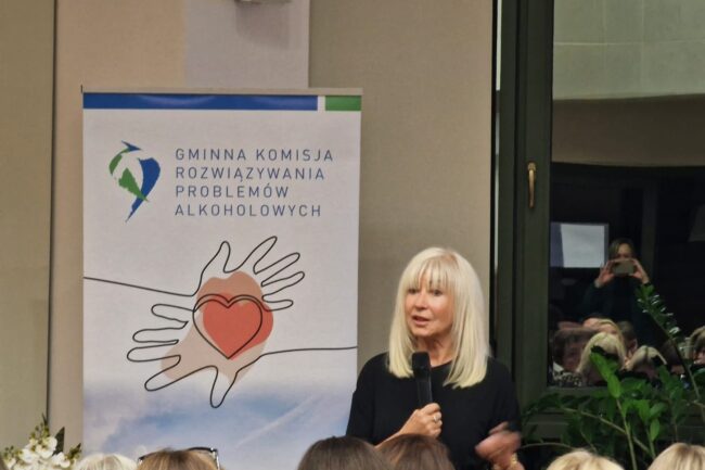 Konferencja poświęcona przemocy psychicznej, uzależnieniom i odpowiedzialności karnej z udziałem sędzi Anny Marii Wesołowskiej