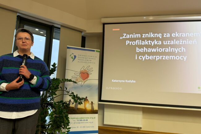 Zanim zniknę za ekranem – profilaktyka uzależnień behawioralnych i cyberprzemocy