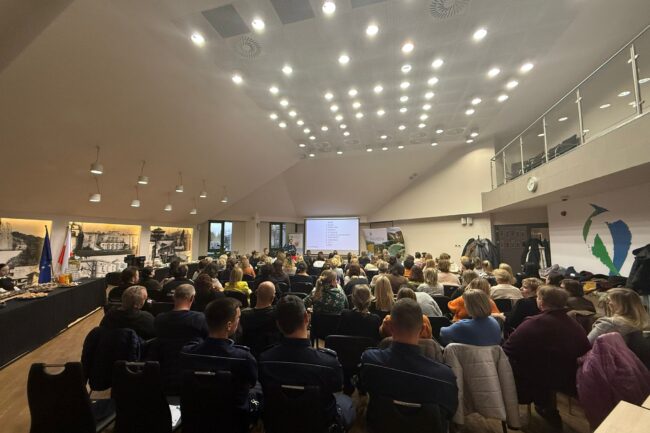 Zanim zniknę za ekranem – profilaktyka uzależnień behawioralnych i cyberprzemocy