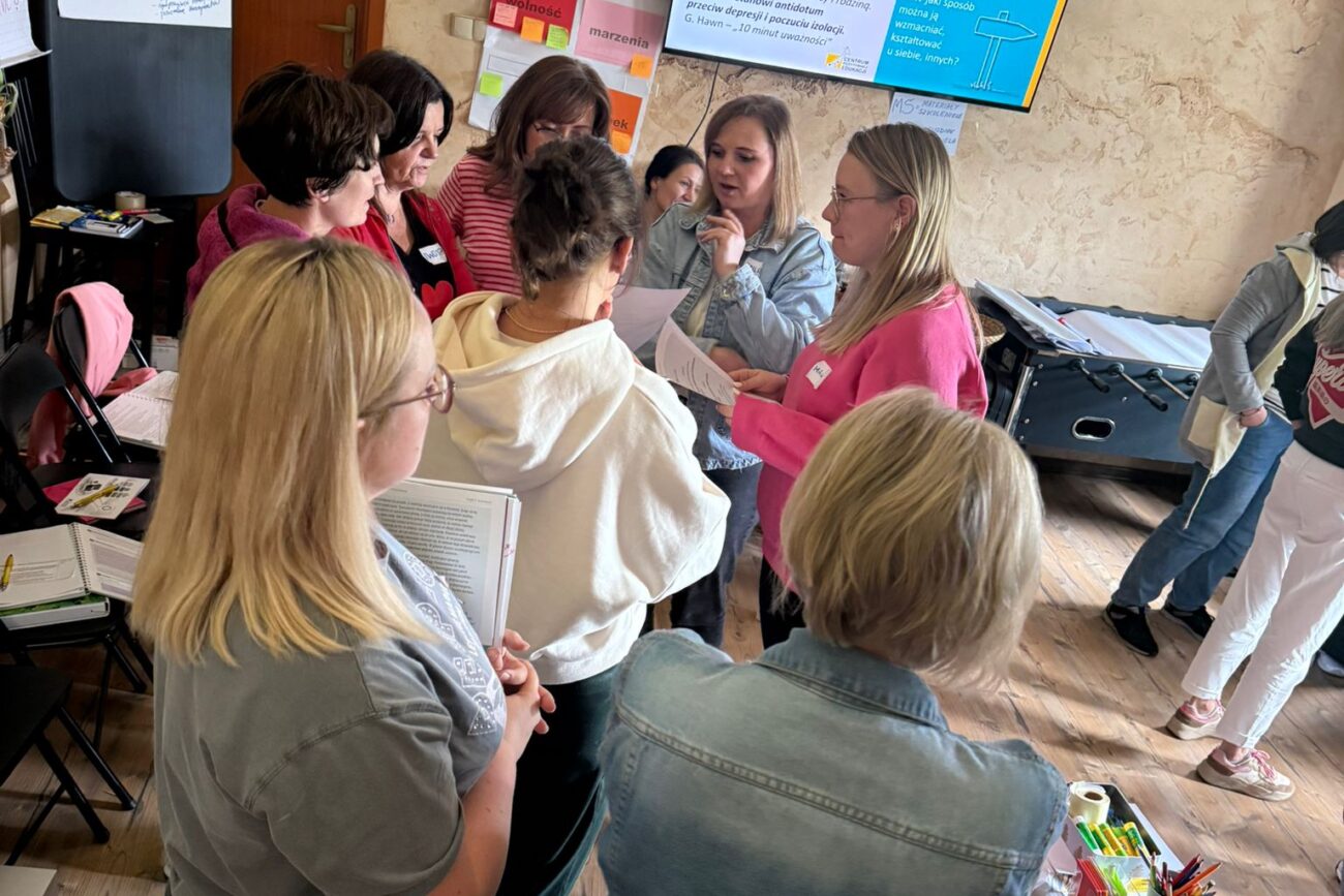 Nowy program profilaktyczny w szkołach. Nauczyciele z gminy Zabierzów przeszkoleni z pierwszej pomocy emocjonalnej
